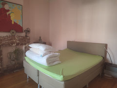 Welcome to Deurne.<br />The bright, spacious room in our old, cozy townhouse is  Antwerp, Belgium Mooie oude casa particular nabij Antwerpen City . Private room in casa particular vacation rental 29066101