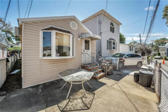 Reconnect with loved ones in this family-friendly place.  Home in The Bronx · Studio · 2 beds · 2 shared baths Shared room in home vacation rental 968830288719518320