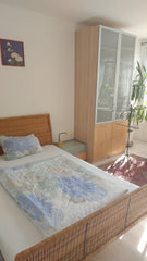 Großes Zimmer im 1. OG mit kleinem Balkon in einer grünen Wohnanlage, nahe der U Vienna, Austria Rooming Green Wien m. Balkon Private room in townhouse vacation rental 34742210