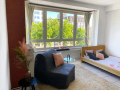 Gelegen in één van de meest levendige buurten namelijk Antwerpen Zuid.<br />Op 2 Antwerp, Belgium Heldere studio met prachtig uitzicht. Entire condo vacation rental 648978892012631088