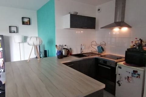 Appartement cosy avec terrasse, piscine dans la résidence privée et place de par Lyon, France Appartement sur jardins, Garage, Terrasse, Piscine Entire condo vacation rental 51205230