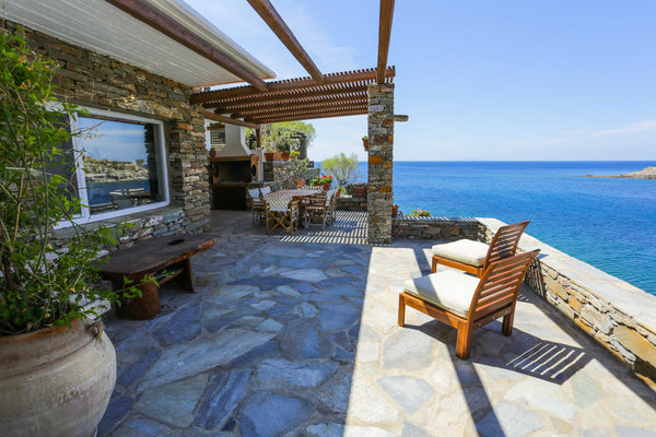 Offre rare : superbe villa traditionnelle en pierre dans une crique protégée,  l Paris, France Villa avec accès privatif à la mer Entire villa vacation rental 18404929