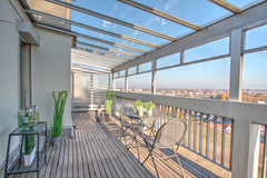 Vanop deze zeer lichte penthouse op de 15de verdieping heb je een uniek zicht op Antwerp, Belgium Penthouse met uniek zicht op Antwerpen 15e etage Entire rental unit vacation rental 24170223