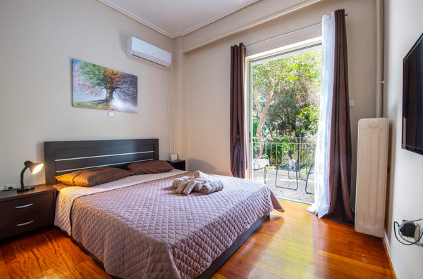 Cosy apartment with balcony in the center of Athens only 2