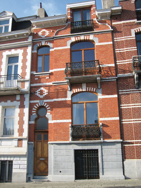 Laurent & Philippe vous accueillent dans l'espace réservé à leurs chambres d'hôt Koekelberg, Belgium Comme à la maison à Bruxelles/idéal pour 4-5 pers. Private room in bed and breakfast vacation rental 820940