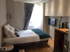 Au coeur de Montmartre, vue sur le moulin de la galette, à proximité immédiate d Fontenay-sous-Bois, France Studio lumineux, confortable au coeur Montmartre Entire rental unit vacation rental 20531080