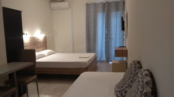 The apartment is 25sq.m. with a balcony  overlooking the garden. Shared back yar  Poppy Entire rental unit vacation rental 26802109