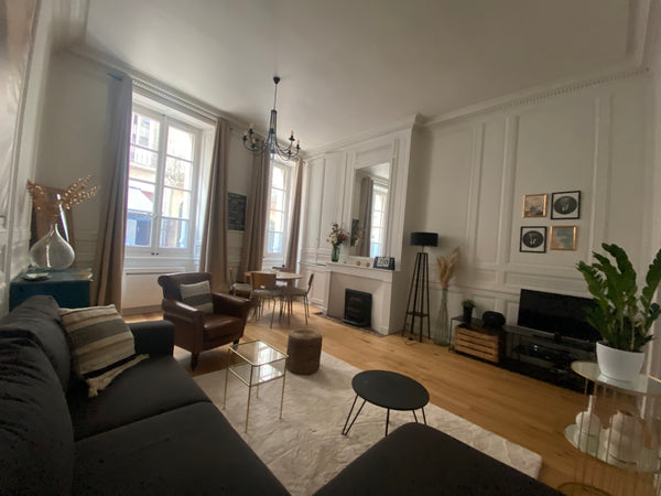 Bel appartement avec le charme de l’ancien.<br />Emplacement idéal, dans le cent Bordeaux, France Bel appartement dans le centre historique Entire condo vacation rental 630882692803514433