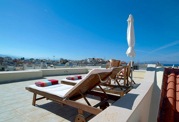 This modern 70m² duplex is located on the top floor of the residence. On its low Chania, Greece DUPLEX WITH STUNNING VIEW AND JETTED SPATUB Entire rental unit vacation rental 2757784