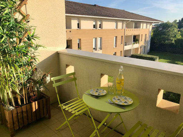 Bonjour et bienvenue chez moi !<br /><br />Appartement très lumineux et calme à  Bègles, France Appartement entier dans résidence proche Bordeaux. Entire condo vacation rental 43895425