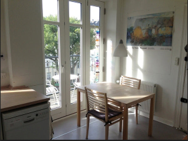 Midt i et livligt kvarter med mange take-away steder og hyggelige caféer samt go Frederiksberg, Denmark Skøn lejlighed i København. Tæt på Metro. Entire condo vacation rental 51306697