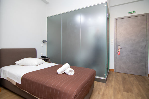 Welcome to Athens Hawks!!<br /><br />This space is perfect for people looking to GR Single | Athens Hawks Private room in hostel vacation rental 53487277