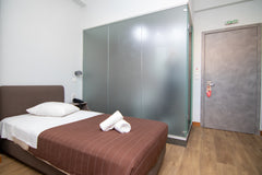 Welcome to Athens Hawks!!<br /><br />This space is perfect for people looking to GR Single | Athens Hawks Private room in hostel vacation rental 53487277