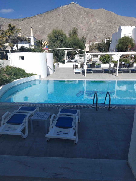 M.olias triple room is 150m from the Perissa beach. There is an outdoor pool tha  M.OLIA'S triple room. Private room in serviced apartment vacation rental 50736669