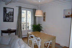 Charming parisian flat ideally located in a nice neighbourhood in quartier Dague Paris, France Charming and calm apartment Entire rental unit vacation rental 5764899