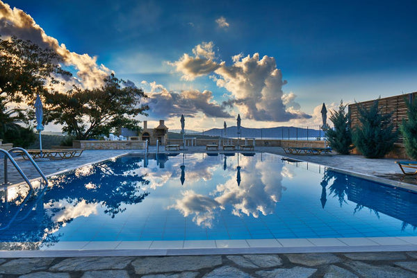 Le rez de jardin est un appartement de 50m2 et se compose comme suit :<br />-	Un Episkopi, Greece Eleonas Appartement avec vue directe sur la mer Entire rental unit vacation rental 45649320