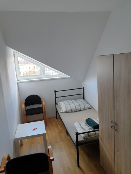 Genieße einfachen Zugang zu allem von dieser perfekt gelegenen Unterkunft aus.  Private room in Vienna next to Schönbrunn, metro Private room in rental unit vacation rental 704701154489313683
