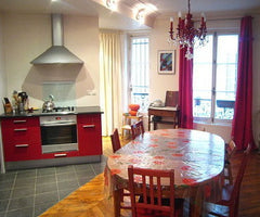 Sur cours intérieures, cet appartement calme entièrement rénové à la déco contem Paris, France Charming Haussmanian 2bedrooms 76m² Entire rental unit vacation rental 4195759