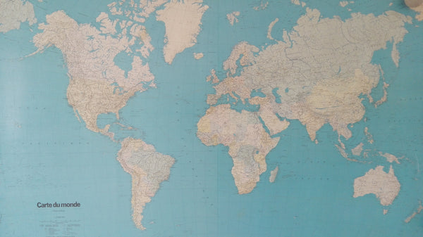 Bienvenue dans mon petit cocon avec vue sur les toits, en vous penchant par la f Vitré, France Cocon Parisien Entire rental unit vacation rental 12870227