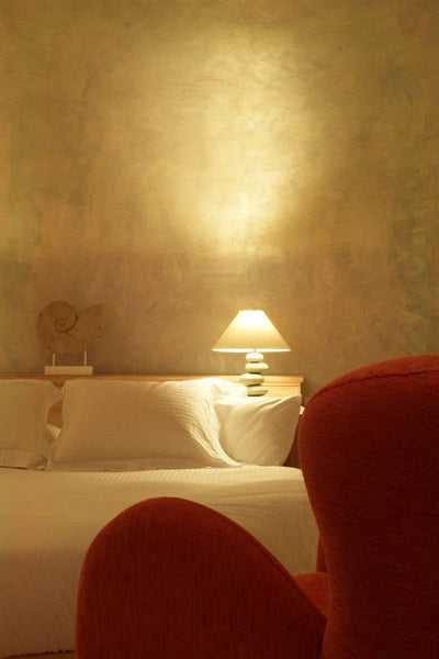 This open plan Suite offers comfortable elegance with a romantic wooden round qu  Honeymoon Suite with jacuzzi & private sunset view Private room in bed and breakfast vacation rental 21721520