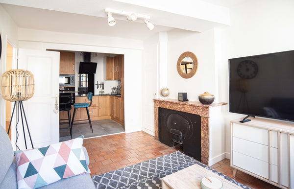 Beautiful 50m2 T2 apartment, both modern and cozy with a beautiful view of Fourv  Modern and cozy in the heart of Saint-Jean Entire rental unit vacation rental 52725353