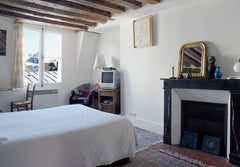 Marais, 17th century building. Experience the romance of Paris in our tastefully Paris, France Nest in Paris-Le Marais Private room in rental unit vacation rental 2525655