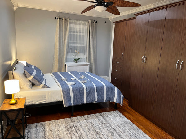 Bring the whole family to this great place with lots of room for fun.  Home in Queens · ★4.94 · 1 bedroom · 1 bed · 1.5 baths Private room in home vacation rental 960258169135210648
