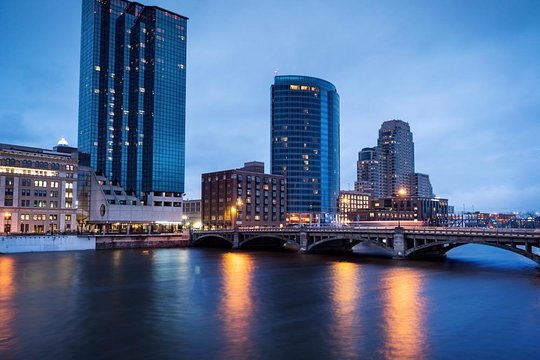 Grand Rapids Scavenger Hunt: Grand Hunt Round River City  Private Tours and Travel Guide America Detroit CITY Grand Rapids Destination Tour