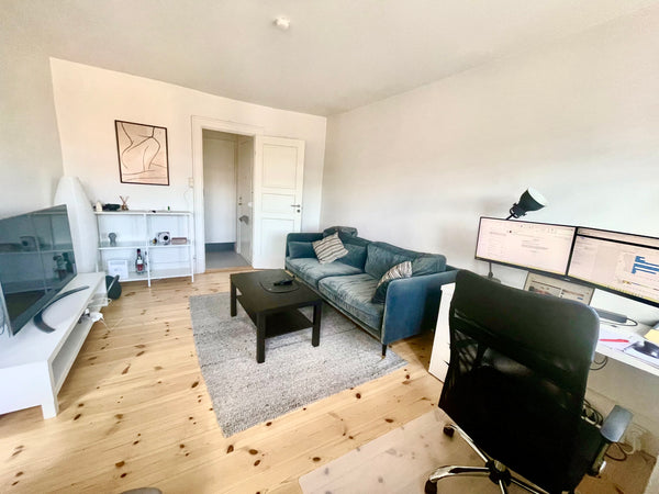 A spacious and well-lit flat in the heart of Copenhagen. Close to everything, ma Copenhagen, Denmark Lovely 1-bedroom unit in Copenhagen city center. Private room in rental unit vacation rental 626512767689751424