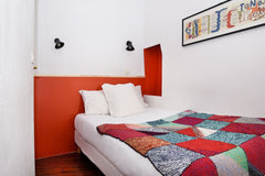 Room for 1 person. One small double bed (130cm). Your private bathroom with show Paris, France Zazie single - Bastille Bercy Gare de Lyon Room in hotel vacation rental 14130727