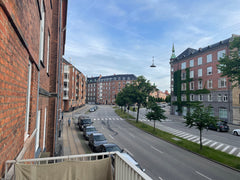 Nyd det simple liv i denne fredelige og centralt beliggende lejlighed på Østerbr Hellerup, Denmark Hyggelig lejlighed med altan og gårdhave. Entire condo vacation rental 638081101378016174