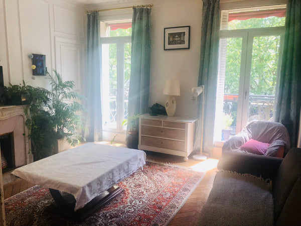 L'appartement est situé au pied du métro Pigalle à Montmartre, à deux pas de la  Paris, France Grand appartement Haussmannien à Paris Montmartre Entire rental unit vacation rental 20041141