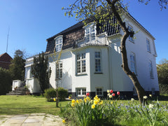 Dejlig stor og lys villalejlighed i grundplan i flot patriciervilla. Huset ligge Copenhagen, Denmark Stor lys Villallejlighed - Tæt på By og Strand Entire villa vacation rental 18995010