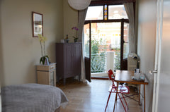 Mireille Lucas loves her house. She has kept the 1934 original construction styl Brussels, Belgium Single Room with View to the Atomium (65 m2) Private room in townhouse vacation rental 847618