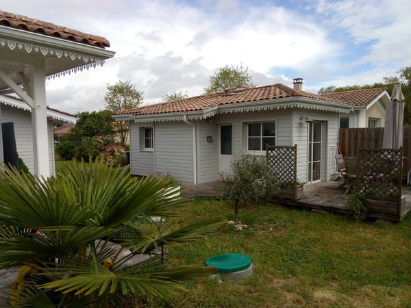 Charmante dépendance de 30 m², située à 20 mn de Bordeaux et 35 mn de l'océan. P Saint-Médard-en-Jalles, France Dépendance de TAMALOU. Entire home vacation rental 8710052
