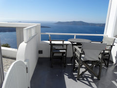 The place is suitable for couples and families. Located in the most magnificent  Athens, Greece Yposkafo Suites - Studio - Santorini - Firostefani Cycladic home vacation rental 13492588