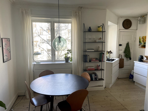 Dejlig lys lejlighed på en stille gade kun et stenkast fra Skt. Hans Torv på ind Copenhagen, Denmark Skøn lejlighed i hjertet af Nørrebro Entire condo vacation rental 591090844567975248