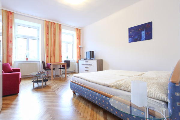 Schöne, neu renovierte Ferienwohnung für 2.<br /><br /><b>The space</b><br />Die Vienna, Austria Ferienwohnung nahe VIC Entire rental unit vacation rental 31110926