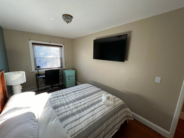 Clean and inviting room located in the heart of Bushwick, Brooklyn with great na New York, United States Rental unit in Brooklyn · ★New · 2 bedrooms · 2 beds · 1 bath Private room in rental unit vacation rental 1060241871693461480