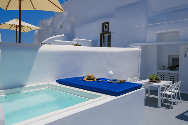 <b>License number</b><br />1106464  Radiant Santorini Senior suite Entire serviced apartment vacation rental 33070930