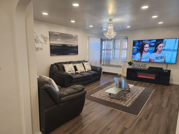 This unique two bedroom apartment has all it takes to make your stay in New York  Rental unit in Bronx · ★4.48 · 2 bedrooms · 2 beds · 1 bath Entire rental unit vacation rental 54220873