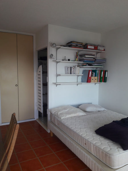 Studio étudiant de 24m2 en plein centre de Bordeaux. Il dispose d'un lit double  Le Teich, France Joli studio étudiant en plein centre de Bordeaux Entire rental unit vacation rental 19935066