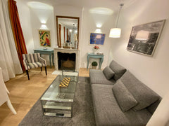 Bel appartement de charme très bien équipé et refait à neuf.<br />Vous aurez l'a Paris, France Appartement Parisien - 2 chambres  Champs-Elysées Private room in rental unit vacation rental 3517533