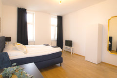This modern apartment is perfectly located next to the underground. A very conve Vienna, Austria Studio-Apartment between Schoenbrunn & the City Center (19) Entire rental unit vacation rental 591015992876578937