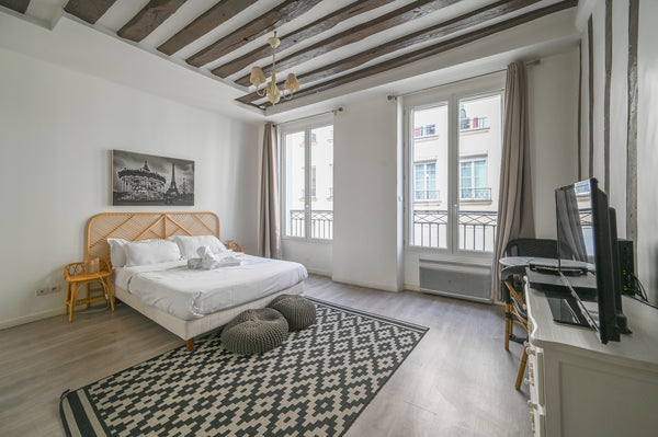Located in the heart of PARIS, in the district of Montorgueil, on the 3rd floor  Paris, France Apartment in the heart of Paris Entire rental unit vacation rental 6234587