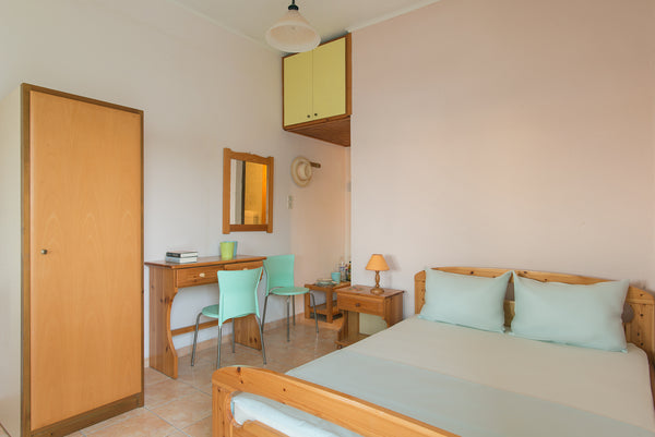 It is a quiet 17 sq.m. private double bedroom,private bathroom,15 sq.m. outdoor   Orange room is at the center of Adamantas Private room in rental unit vacation rental 36632236