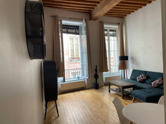 Appartement situé en plein cœur du 1 er arrondissement dans le quartier le plus  Lyon, France Lyon 1 er appartement type canut Entire rental unit vacation rental 720231676246475271
