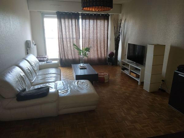 Appartement en résidence ( Le Clos des Chartrons). Il est situé dans le quartier Bordeaux, France Chambre privée en appartement aux Chartrons Private room in condo vacation rental 41831319