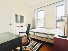 Bright bedroom with high ceiling in prime Crown Heights, right by Franklin Ave.  New York, NY Rental unit in Brooklyn · 1 bedroom · 1 bed · 1 shared bath Private room in rental unit vacation rental 48871083