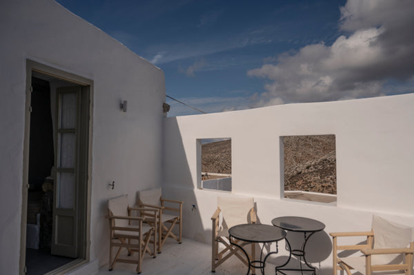 This peaceful 45 m² accommodation offers a relaxing stay for the whole family.<b  mikro.kastro Agia Anna Appartement CHORA Cycladic home vacation rental 644628756313411177